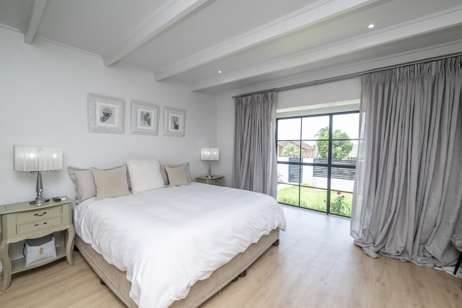 4 Bedroom Property for Sale in Hoog En Droog Western Cape